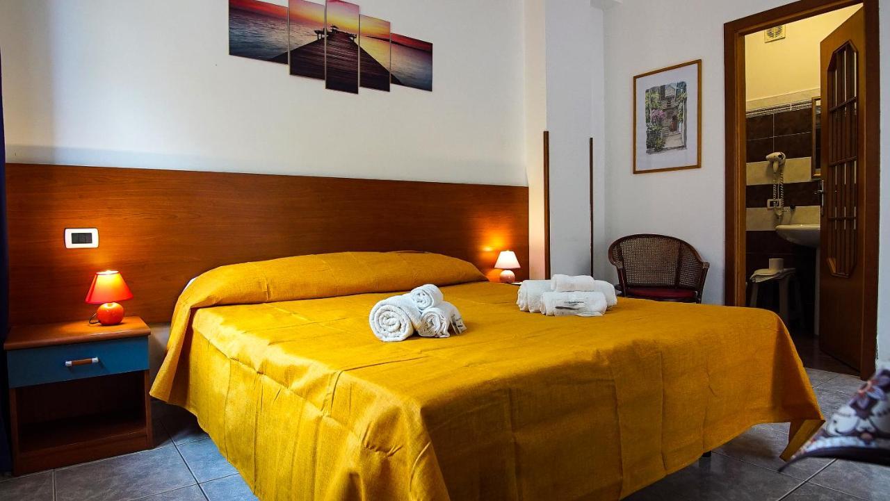 Baia Di Naxos Aparthotel Giardini Naxos Exterior photo